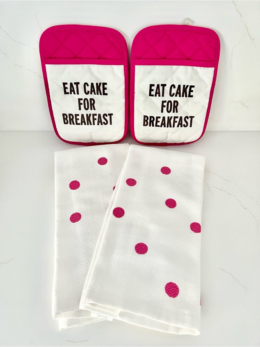 NWOT kate spade Pot Holder and Towel Set - Pink and White